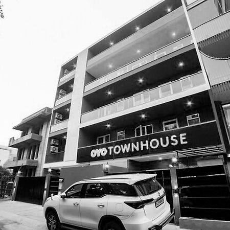 Super Townhouse Near Appu Ghar 호텔 구르가온 외부 사진