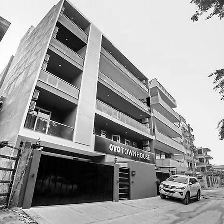 Super Townhouse Near Appu Ghar 호텔 구르가온 외부 사진