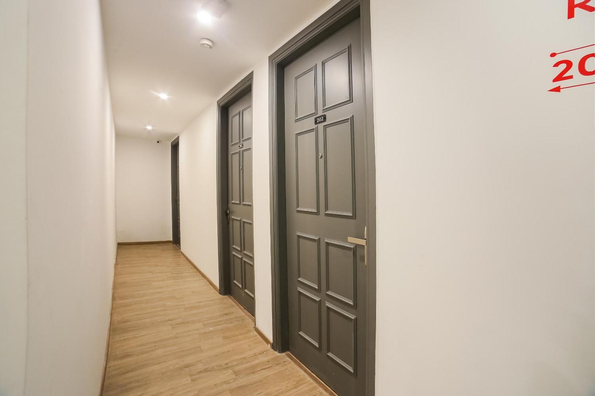 Super Townhouse Near Appu Ghar 호텔 구르가온 외부 사진